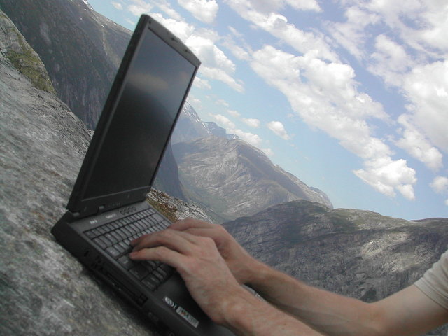 Online marketing a prečo je pre váš web dôležité vysoké umiestnenie v internetových vyhľadávačoch